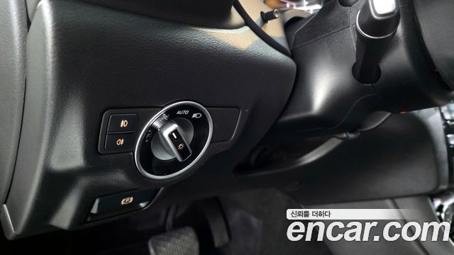 Infiniti Q30 2019 thumb 9