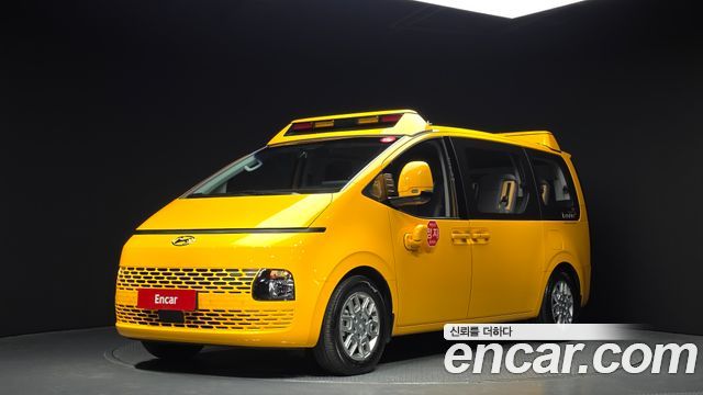 Hyundai Staria 2024 thumb 2