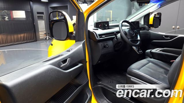 Hyundai Staria 2024 thumb 12