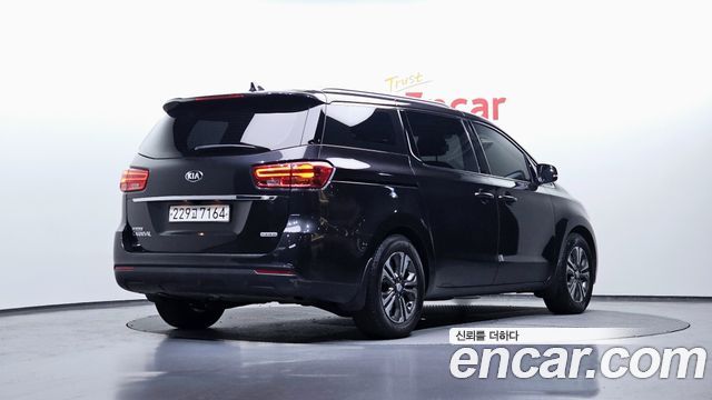 Kia Carnival 2021 thumb 3