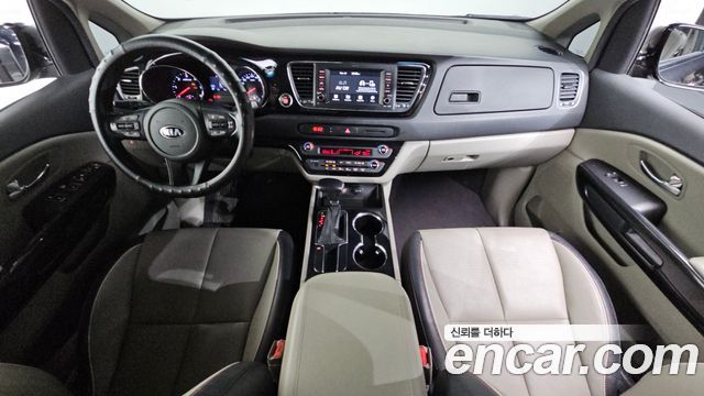 Kia Carnival 2021 thumb 8