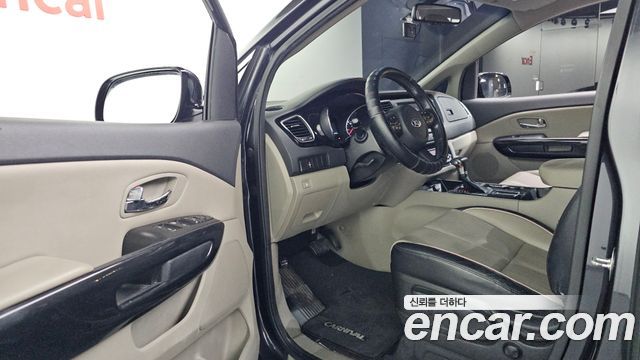 Kia Carnival 2021 thumb 11