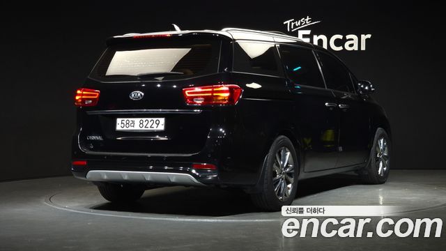Kia Carnival 2019 thumb 3