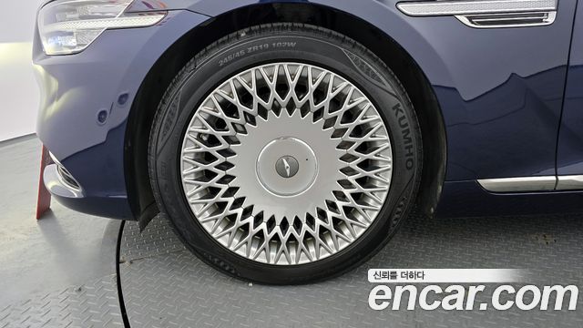 Genesis G90 2018 thumb 6