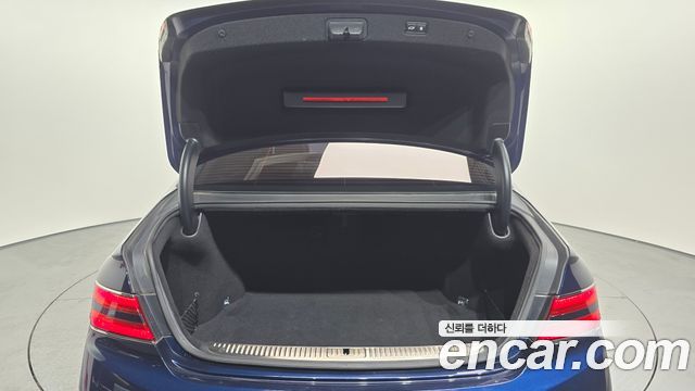 Genesis G90 2018 thumb 12