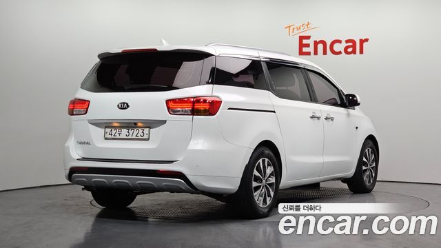 Kia Carnival 2015 thumb 2