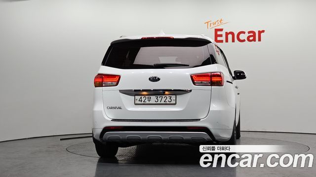 Kia Carnival 2015 thumb 4