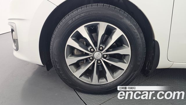 Kia Carnival 2015 thumb 5