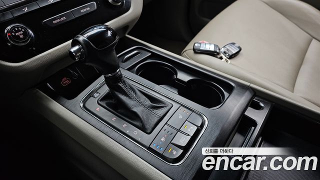 Kia Carnival 2015 thumb 9