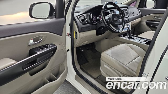 Kia Carnival 2015 thumb 12