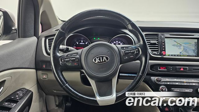 Kia Carnival 2015 thumb 11
