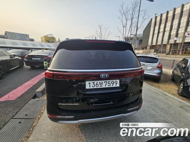 Kia Carnival 2021 thumb 5