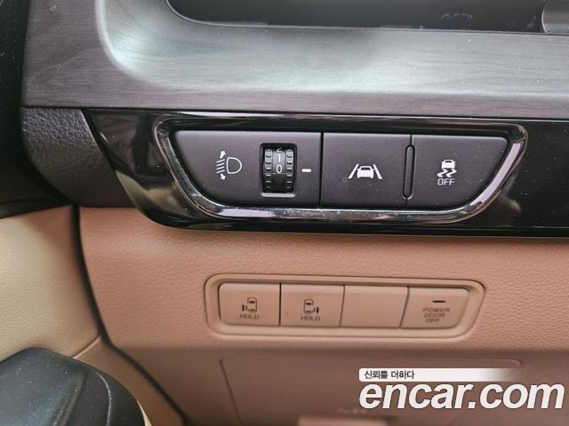 Kia Carnival 2021 thumb 10