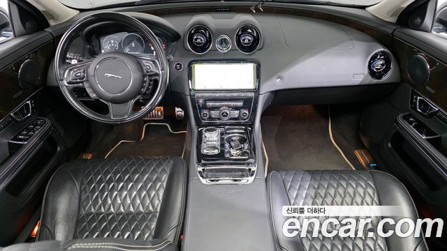 Jaguar XJ 2019 thumb 11