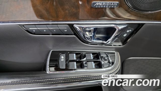 Jaguar XJ 2019 thumb 10