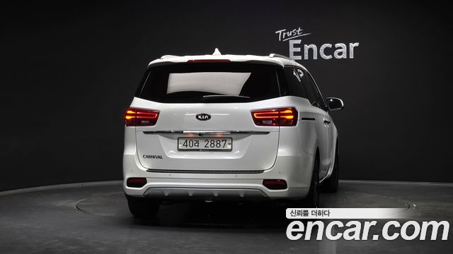 Kia Carnival 2019 thumb 4