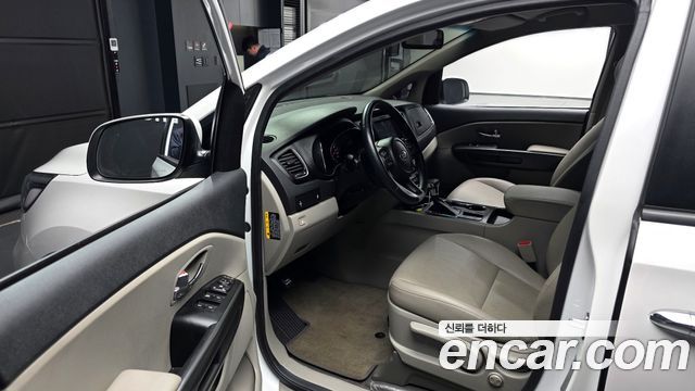 Kia Carnival 2019 thumb 10