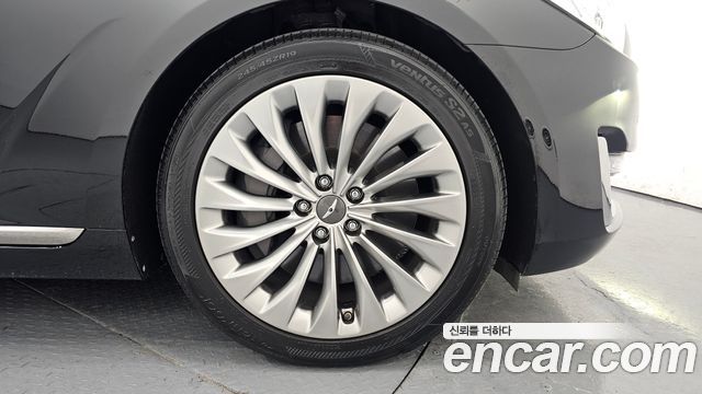 Genesis G90 2016 thumb 6
