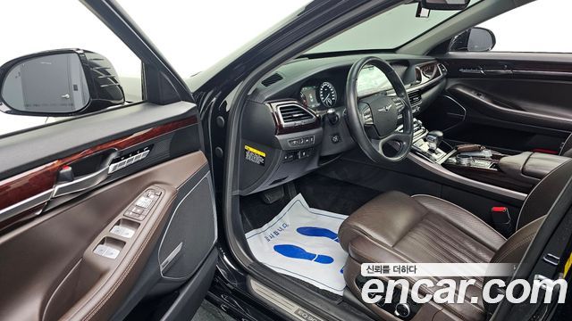 Genesis G90 2016 thumb 11