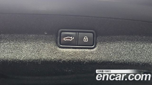 Genesis G90 2016 thumb 12