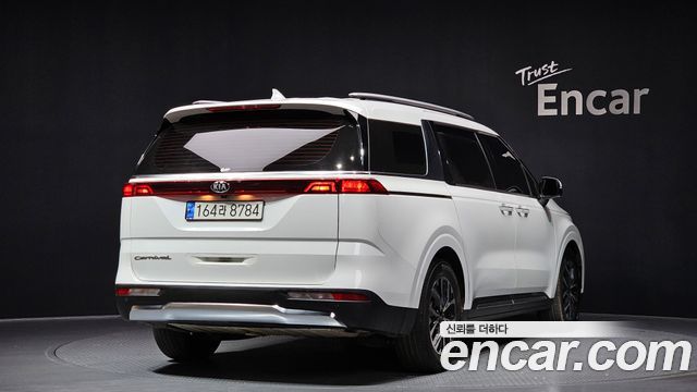 Kia Carnival 2021 thumb 3