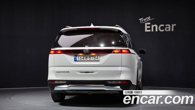 Kia Carnival 2021 thumb 5