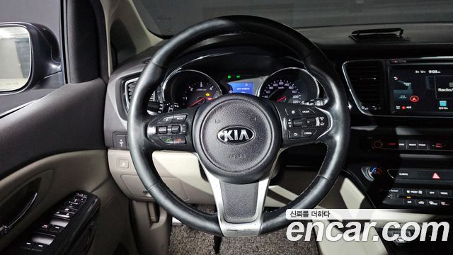 Kia Carnival 2016 thumb 12