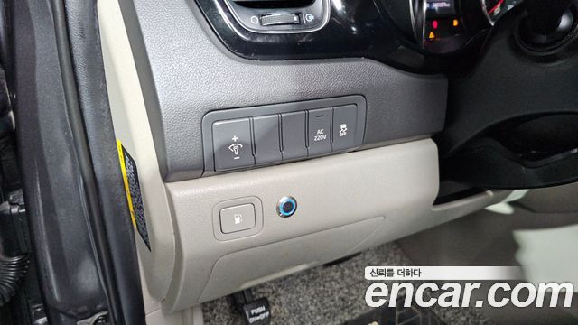 Kia Carnival 2016 thumb 11