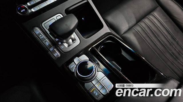 Genesis G90 2020 thumb 9