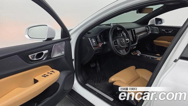 Volvo V60 2023 thumb 3