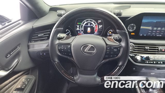Lexus LS 2022 thumb 2