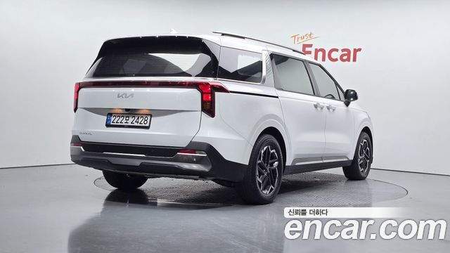 Kia Carnival 2024 thumb 3