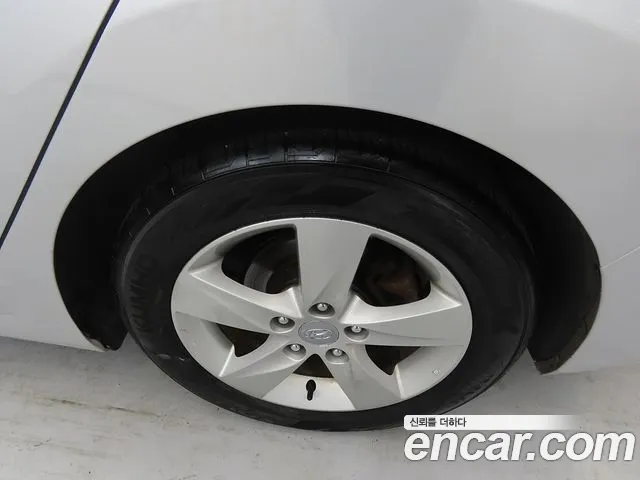 Hyundai Avante 2013 thumb 4