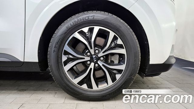 Kia Carnival 2021 thumb 5