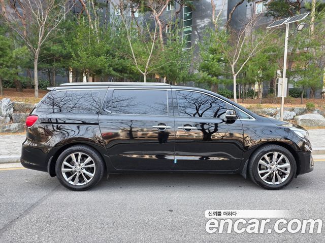 Kia Carnival 2018 thumb 3