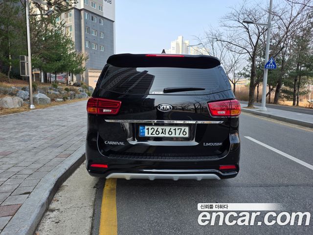 Kia Carnival 2018 thumb 5