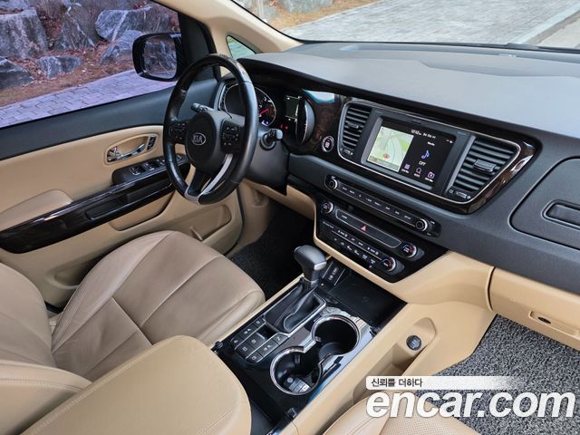 Kia Carnival 2018 thumb 10