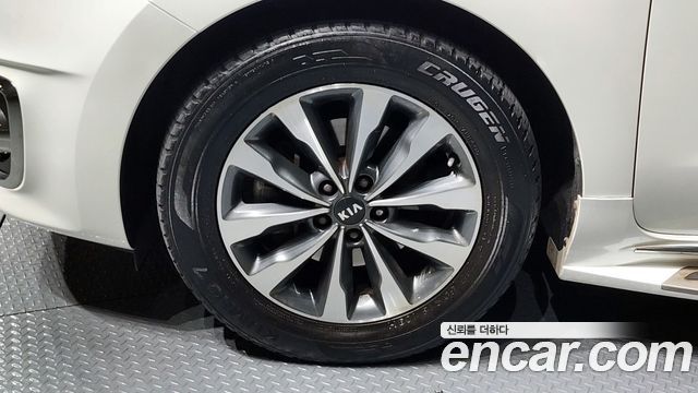 Kia Carnival 2015 thumb 6