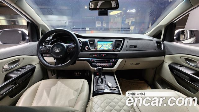 Kia Carnival 2015 thumb 8