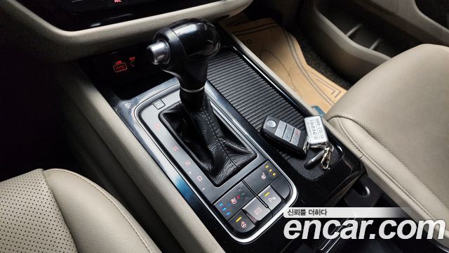 Kia Carnival 2015 thumb 10