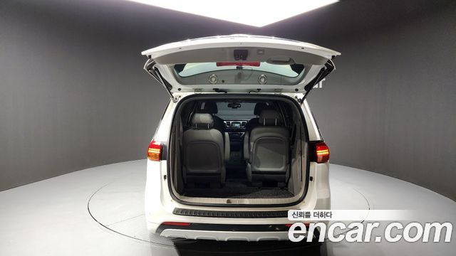 Kia Carnival 2015 thumb 12