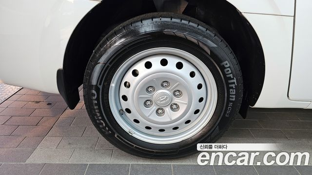 Hyundai Staria 2023 thumb 6
