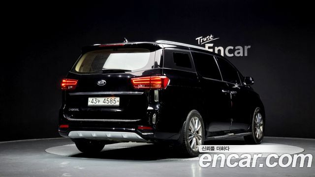 Kia Carnival 2018 thumb 3