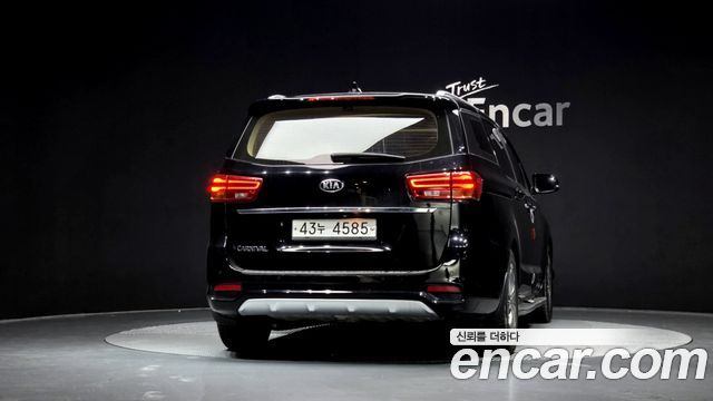 Kia Carnival 2018 thumb 5