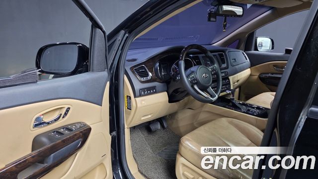 Kia Carnival 2018 thumb 11