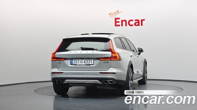 Volvo V60 2020 thumb 9