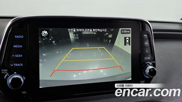 Hyundai Santa Fe 2018 thumb 12