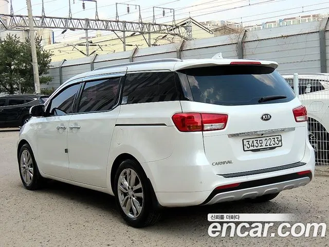 Kia Carnival 2017 thumb 11