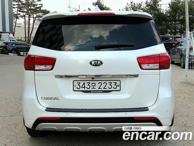 Kia Carnival 2017 thumb 2