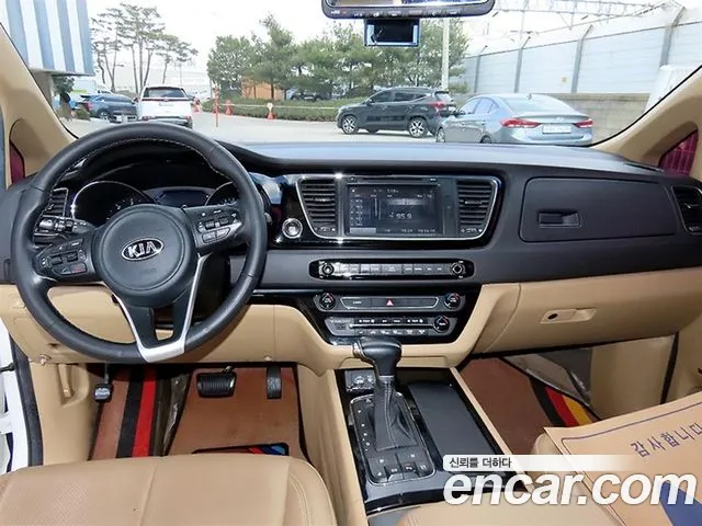 Kia Carnival 2017 thumb 12